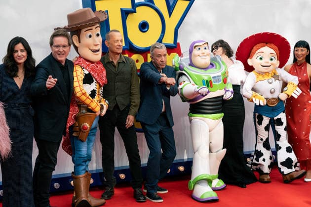 Toy Story 5 UK Launch Event - Arrivals Sian Welby, Lindsey Collins, Andrew Stanton, Tom Hanks, Tim Allen, Joan Cusack Greta Lee and Jordan North attend the Toy Story 5 UK launch event at Odeon Luxe Leicester Square on May 28, 2026 in London, England., Credit:Lounis Tiar Avalon United Kingdom, London  Copyright: xLounisxTiarx xAvalonx 1106358786
