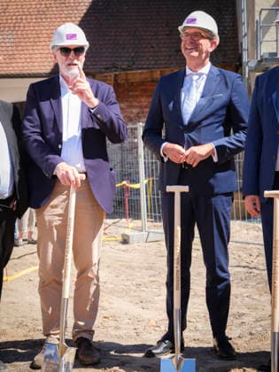 DEU, Sachsen-Anhalt, Wörlitz, 2026-05-27: l-r: Rainer Robra (Kulturminister S A), Dr. Wolfram Weimer (BKM) anlässlich des 1. Spatenstichs für das Besucherzentrum des Unesco Welterbes Gartenreich Dessau-Wörlitz, Kultur, Politik, MFdig *** DEU, Saxony-Anhalt, Wörlitz, 2026 05 27 l r Rainer Robra Minister of Culture S A , Dr Wolfram Weimer BKM on the occasion of the groundbreaking ceremony for the visitor center of the Unesco World Heritage Site Garden Kingdom Dessau Wörlitz, culture, politics, MFdig