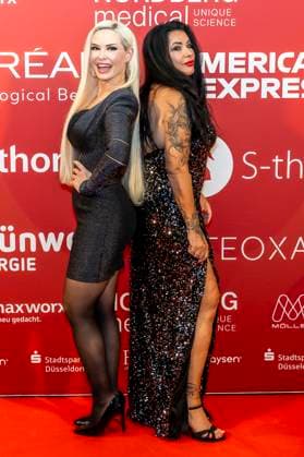 ABB UMBRELLA- Daniela Denise Katzenberger (Reality-Show-Darstellerin) mit Iris Klein (Mutter) zu Gast auf dem roten Teppich bei der Umbrella Foundation Charity Night im Hotel Hyatt Regency in Duesseldorf am 28.05.2026 NRW Deutschland *** ABB UMBRELLA Daniela Denise Katzenberger reality show actress with Iris Klein mother on the red carpet at the Umbrella Foundation Charity Night at the Hyatt Regency Hotel in Duesseldorf on 28 05 2026 NRW Germany
