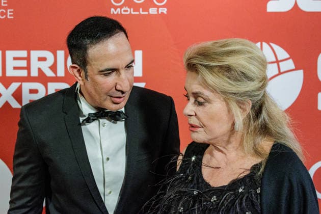 28.05.2026. Düsseldorf. (l-r) Dr. Afschin Fatemi und Catherine Deneuve auf der zweiten Charity Gala zugunsten der Umbrella Stiftung im Hyatt Regency Hotel im Düsseldorfer Medienhafen. Die Umbrella Stiftung setzt sich seit rund 20 Jahren für die medizinische Hilfe von Verletzten und entstellten Personen ein. Gründer Dr. Afschin Fatemi reist dafür regelmäßig ehrenamtlich in Krisengebiete und Flüchtlingslager, um Kinder und Erwachsene mit schweren Verbrennungen, Kriegsverletzungen oder Tumoren kostenlos zu operieren. Düsseldorf Hotel Hyatt Regency, Medienhafen Nordrhein-Westfalen Deutschland *** 28 05 2026 Düsseldorf l r Dr Afschin Fatemi and Catherine Deneuve at the second charity gala in aid of the Umbrella Foundation at the Hyatt