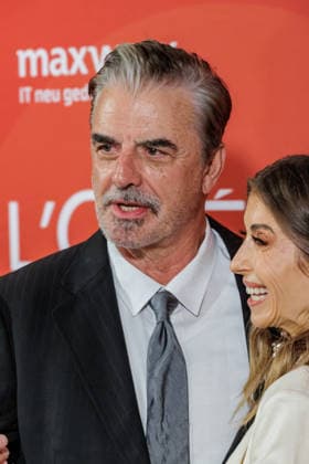 28.05.2026. Düsseldorf. Chris Noth aus Sex and the City auf der zweiten Charity Gala zugunsten der Umbrella Stiftung im Hyatt Regency Hotel im Düsseldorfer Medienhafen. Die Umbrella Stiftung setzt sich seit rund 20 Jahren für die medizinische Hilfe von Verletzten und entstellten Personen ein. Gründer Dr. Afschin Fatemi reist dafür regelmäßig ehrenamtlich in Krisengebiete und Flüchtlingslager, um Kinder und Erwachsene mit schweren Verbrennungen, Kriegsverletzungen oder Tumoren kostenlos zu operieren. Düsseldorf Hotel Hyatt Regency, Medienhafen Nordrhein-Westfalen Deutschland *** 28 05 2026 Düsseldorf Chris Noth from Sex and the City at the second charity gala to benefit the Umbrella Foundation at the Hyatt Regency Hotel in Düss