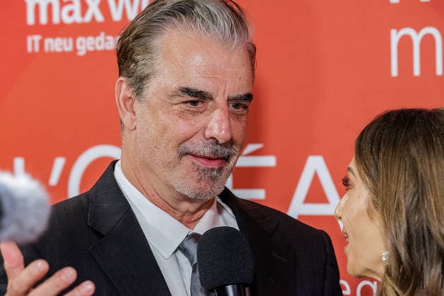 28.05.2026. Düsseldorf. Chris Noth aus Sex and the City auf der zweiten Charity Gala zugunsten der Umbrella Stiftung im Hyatt Regency Hotel im Düsseldorfer Medienhafen. Die Umbrella Stiftung setzt sich seit rund 20 Jahren für die medizinische Hilfe von Verletzten und entstellten Personen ein. Gründer Dr. Afschin Fatemi reist dafür regelmäßig ehrenamtlich in Krisengebiete und Flüchtlingslager, um Kinder und Erwachsene mit schweren Verbrennungen, Kriegsverletzungen oder Tumoren kostenlos zu operieren. Düsseldorf Hotel Hyatt Regency, Medienhafen Nordrhein-Westfalen Deutschland *** 28 05 2026 Düsseldorf Chris Noth from Sex and the City at the second charity gala for the Umbrella Foundation at the Hyatt Regency Hotel in Düsseldorfs