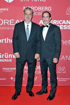 Charity-Night der Umbrella Stiftung. Chris Noth und Afschin Fatemi anläßlich der Charity-Night der Umbrella Stiftung am 28.05.2026 im Hyatt Regency Düsseldorf. 20260528MWI125948 *** Charity Night of the Umbrella Foundation Chris Noth and Afschin Fatemi on the occasion of the Charity Night of the Umbrella Foundation on 28 05 2026 at the Hyatt Regency Düsseldorf 20260528MWI125948