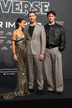 Camila Mendes, Travis Knight und Nicholas Galitzine bei der Premiere des Kinofilms Masters of the Universe im UCI Luxe East Side Gallery. Berlin, 28.05.2026 *** Camila Mendes, Travis Knight and Nicholas Galitzine at the premiere of the movie Masters of the Universe at UCI Luxe East Side Gallery Berlin, 28 05 2026 Foto:xC.xBehringx xFuturexImagex masters_berlin_6575