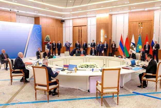 Kazakhstan Supreme Eurasian Economic Council 9175971 29.05.2026 Belarusian President Alexander Lukashenko, Armenian Deputy Prime Minister Mher Grigoryan, Kazakh President Kassym-Jomart Tokayev, Kyrgyz President Sadyr Japarov, Russian President Vladimir Putin and Chairman of the Board of the Eurasian Economic Commission Bakytzhan Sagintaev attend a narrow format meeting of the Supreme Eurasian Economic Council (SEEC) at the Palace of Independence in Astana, Kazakhstan. Alexander Kazakov Sputnik Astana Kazakhstan  Copyright: xAlexanderxKazakovx