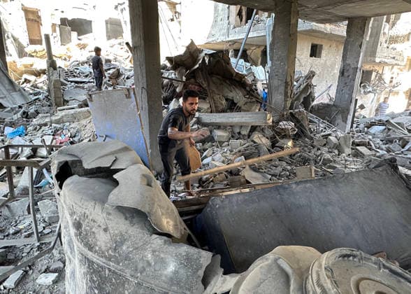 Palestinians Inspect House Hit in Israeli Strike in Gaza City Palestinians inspect the site of an Israeli strike on a house, which was pre-warned by the Israeli military to evacuate before the strike was carried out late on Thursday, at Shati (Beach) refugee camp in Gaza City, May 29, 2026. Photo by Mekael Bhar apaimages Gaza city Gaza Strip Palestinian Territory 290526_Gaza_MB_00(25) Copyright: xapaimagesxMekaelxBharx xapaimagesx