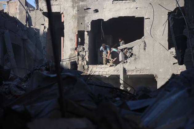 Palestinians Inspect House Hit in Israeli Strike in Gaza City Palestinians inspect the site of an Israeli strike on a house, which was pre-warned by the Israeli military to evacuate before the strike was carried out late on Thursday, at Shati (Beach) refugee camp in Gaza City, May 29, 2026. Photo by Mekael Bhar apaimages Gaza city Gaza Strip Palestinian Territory 290526_Gaza_MB_00(3) Copyright: xapaimagesxMekaelxBharx xapaimagesx
