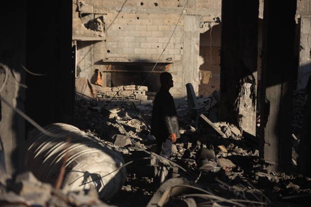 Palestinians Inspect House Hit in Israeli Strike in Gaza City Palestinians inspect the site of an Israeli strike on a house, which was pre-warned by the Israeli military to evacuate before the strike was carried out late on Thursday, at Shati (Beach) refugee camp in Gaza City, May 29, 2026. Photo by Mekael Bhar apaimages Gaza city Gaza Strip Palestinian Territory 290526_Gaza_MB_00(12) Copyright: xapaimagesxMekaelxBharx xapaimagesx