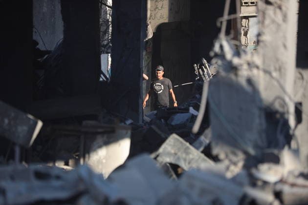Palestinians Inspect House Hit in Israeli Strike in Gaza City Palestinians inspect the site of an Israeli strike on a house, which was pre-warned by the Israeli military to evacuate before the strike was carried out late on Thursday, at Shati (Beach) refugee camp in Gaza City, May 29, 2026. Photo by Mekael Bhar apaimages Gaza city Gaza Strip Palestinian Territory 290526_Gaza_MB_00(13) Copyright: xapaimagesxMekaelxBharx xapaimagesx