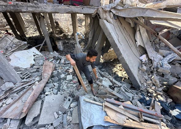 Palestinians Inspect House Hit in Israeli Strike in Gaza City Palestinians inspect the site of an Israeli strike on a house, which was pre-warned by the Israeli military to evacuate before the strike was carried out late on Thursday, at Shati (Beach) refugee camp in Gaza City, May 29, 2026. Photo by Mekael Bhar apaimages Gaza city Gaza Strip Palestinian Territory 290526_Gaza_MB_00(14) Copyright: xapaimagesxMekaelxBharx xapaimagesx