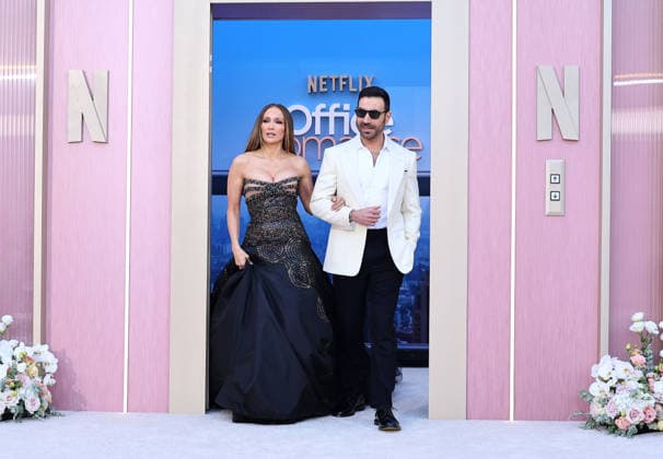 World Premiere Of Netflix s Office Romance HOLLYWOOD, LOS ANGELES, CALIFORNIA, USA - MAY 26: Jennifer Lopez wearing Atelier Versace SS04 Couture from LILY et Cie, styled by Rob Zangardi and Mariel Haenn and Brett Goldstein arrive at the World Premiere Of Netflix s Office Romance held at The Egyptian Theatre Hollywood on May 26, 2026 in Hollywood, Los Angeles, California, United States. (Photo by Image Press Agency)