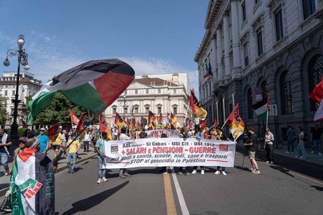 IPA85155997 - Milan, 29 05 26, General strike and procession No to wars and war economy, Yes to the interruption of all political and commercial relations with Israel, With the Palestinian People. From Piazza della Scala to the Prefecture.  Copyright: xGiuliaxSciaccax xGiuliaxSciaccax 85155997