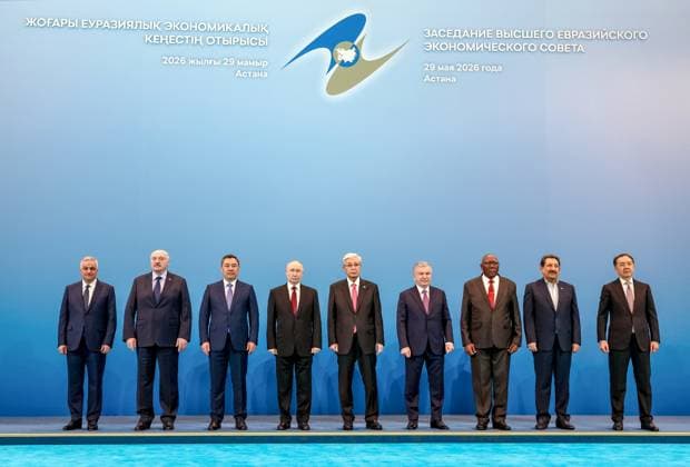 Kazakhstan Supreme Eurasian Economic Council 9176059 29.05.2026 Armenian Deputy Prime Minister Mher Grigoryan, Belarusian President Alexander Lukashenko, Kyrgyz President Sadyr Japarov, Russian President Vladimir Putin, Kazakh President Kassym-Jomart Tokayev, Uzbek President Shavkat Mirziyoyev, Cuban Vice President Salvador Valdes Mesa, Iranian Minister of Industry, Mines, and Trade Seyed Mohammad Atabak and Chairman of the Board of the Eurasian Economic Commission Bakytzhan Sagintaev pose for a family photo before an expanded format meeting of the Supreme Eurasian Economic Council (SEEC) at the Palace of Independence in Astana, Kazakhstan. Alexander Kazakov Sputnik Astana Kazakhstan  Copyright: xAlexanderxKazakovx