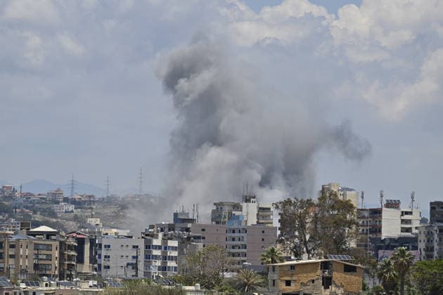 Smoke rises after Israeli attack in southern Lebanon TYRE, LEBANON - MAY 29: Smoke rises after an Israeli attack on the town of Abbasiyeh in Tyre, southern Lebanon, on May 29, 2026. Houssam Shbaro Anadolu Tyre Lebanon. Editorial use only. Please get in touch for any other usage.  Copyright: x2026xAnadoluxHoussamxShbarox