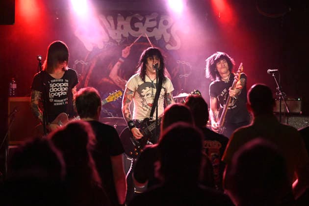 Matt Gabs, Alex Hagen und Sam Hariss von Ravagers live bei einem Konzert im Lux. Hannover, 28.05.2026 *** Matt Gabs, Alex Hagen and Sam Hariss from Ravagers live at a concert at Lux Hannover, 28 05 2026 Foto:xR.xKeuntjex xFuturexImagex ravagers_6518