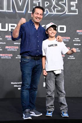 Bülent Sharif mit Sohn Timucin-Khan bei der Premiere des Kinofilms Masters of the Universe im UCI Luxe East Side Gallery. Berlin, 28.05.2026 *** Bülent Sharif with son Timucin Khan at the premiere of the movie Masters of the Universe at UCI Luxe East Side Gallery Berlin, 28 05 2026 Foto:xN.xKubelkax xFuturexImagex masters_berlin_6636