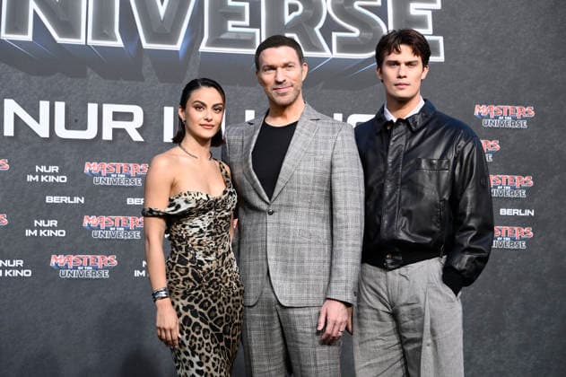 Camila Mendes, Travis Knight und Nicholas Galitzine bei der Premiere des Kinofilms Masters of the Universe im UCI Luxe East Side Gallery. Berlin, 28.05.2026 *** Camila Mendes, Travis Knight and Nicholas Galitzine at the premiere of the movie Masters of the Universe at UCI Luxe East Side Gallery Berlin, 28 05 2026 Foto:xN.xKubelkax xFuturexImagex masters_berlin_6696