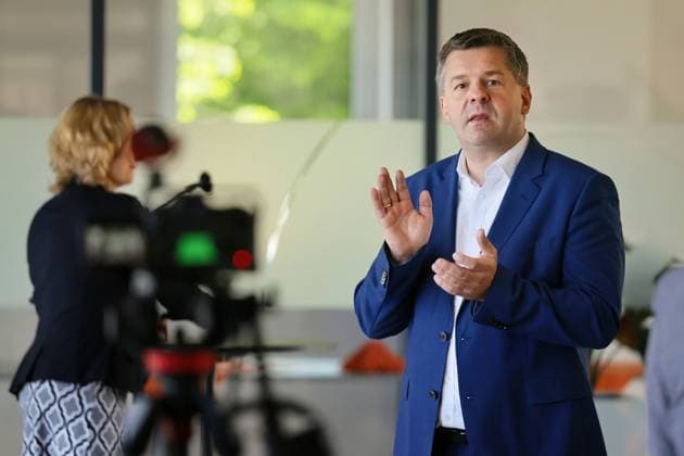 29.05.2026 Ministerpräsident Sven Schulze hat heute gemeinsam Mit Politikern, Vertretern der Salzgitter AG-Tochter Ilsenburger Grobblech GmbH in Ilsenburg im Landkreis Harz in Sachsen-Anhalt mit der Eröffnung des neuen Ausbildungs- und Kommunikationszentrums ein deutliches Zeichen für die Zukunft des Industriestandortes Ilsenburg gesetzt. Ilsenburg Sachsen-Anhalt Deutschland *** 29 05 2026 Together with politicians and representatives of the Salzgitter AG subsidiary Ilsenburger Grobblech GmbH in Ilsenburg in the Harz district of Saxony-Anhalt, Minister President Sven Schulze today sent a clear signal for the future of Ilsenburg as an industrial location with the opening of the new training and communication center Ilsenburg Saxony-A