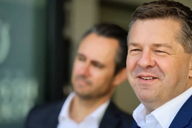 29.05.2026 Ministerpräsident Sven Schulze hat heute gemeinsam mit Politikern, Vertretern der Salzgitter AG-Tochter Ilsenburger Grobblech GmbH in Ilsenburg im Landkreis Harz in Sachsen-Anhalt mit der Eröffnung des neuen Ausbildungs- und Kommunikationszentrums ein deutliches Zeichen für die Zukunft des Industriestandortes Ilsenburg gesetzt. Ilsenburg Sachsen-Anhalt Deutschland *** 29 05 2026 Together with politicians and representatives of the Salzgitter AG subsidiary Ilsenburger Grobblech GmbH in Ilsenburg in the Harz district of Saxony-Anhalt, Minister President Sven Schulze today sent a clear signal for the future of Ilsenburg as an industrial location with the opening of the new training and communication center Ilsenburg Saxony-A