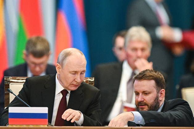 KAZAKHSTAN, ASTANA - MAY 30, 2026: Russia s President Vladimir Putin (L) talks to Deputy Chief of Staff of the Russian Presidential Executive Office Maxim Oreshkin during an expanded meeting of the Supreme Eurasian Economic Council at the Palace of Independence Astana Kazakhstan  - ZUMAt113 20260530_zaa_t113_020 Copyright: xSergeixBobylevx