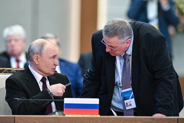 KAZAKHSTAN, ASTANA - MAY 29, 2026: Russia s President Vladimir Putin (L) talks to Deputy Prime Minister Alexei Overchuk during an expanded meeting of the Supreme Eurasian Economic Council at the Palace of Independence Astana Kazakhstan  - ZUMAt113 20260529_zaa_t113_175 Copyright: xSergeixBobylevx
