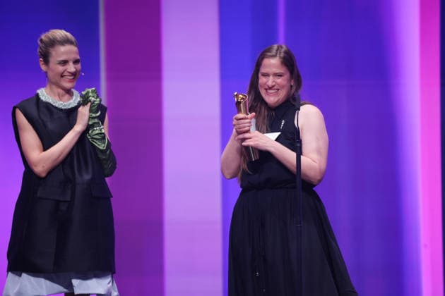 DEUTSCHER FILMPREIS 2026 - SHOW Mala Emde Laudatorin BESTES KOSTÜMBILD Gewinnerin Sabrina Krämer Â· IN DIE SONNE SCHAUEN bei der Verleihung DEUTSCHER FILMPREIS 2026 in Berlin *** GERMAN FILM AWARD 2026 SHOW Mala Emde Laudator BEST COSTUME winner Sabrina Krämer Â- LOOKING INTO THE SUN at the GERMAN FILM AWARD 2026 ceremony in Berlin Copyright: xEventpressxFuhrx