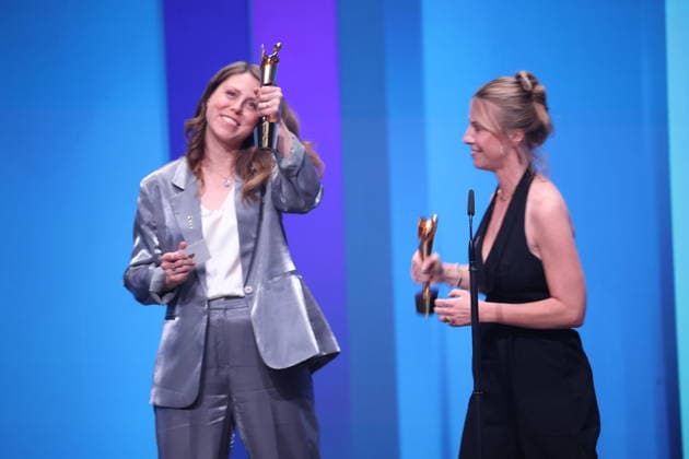 DEUTSCHER FILMPREIS 2026 - SHOW BESTES MASKENBILD Gewinnerinen Anne-Marie Walther, Irina Schwarz Â· IN DIE SONNE SCHAUEN bei der Verleihung DEUTSCHER FILMPREIS 2026 in Berlin *** GERMAN FILM AWARD 2026 SHOW BEST MASK PICTURE winners Anne Marie Walther, Irina Schwarz Â- IN DIE SONNE SCHAUEN at the GERMAN FILM AWARD 2026 ceremony in Berlin Copyright: xEventpressxFuhrx