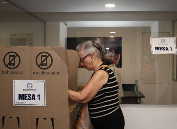 ELECTIONS COLOMBIAN CONSULATE Quito, Friday, May 29, 2026 Colombian Consulate in Quito, receives its citizens to vote in the 2026 presidential elections Photos API Rolando Enriquez Quito Pichincha Ecuador POL ELECTIONSCONSULATECOLOMBIA 45c09d1841cf5de8cc68883a1a979614 Copyright: xROLANDOxENRIQUEZx