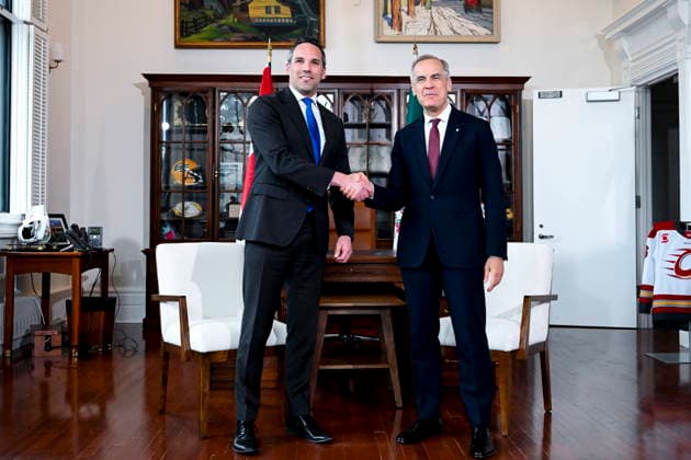 May 29, 2026, Ottawa, On, Canada: Prime Minister Mark Carney, right, shakes hands with Yukon Premier Currie Dixon as they meet in his office in Ottawa, on Friday, May 29, 2026. Ottawa Canada  - ZUMAc35_ 20260529_zaf_c35_059 Copyright: xSpencerxColbyx