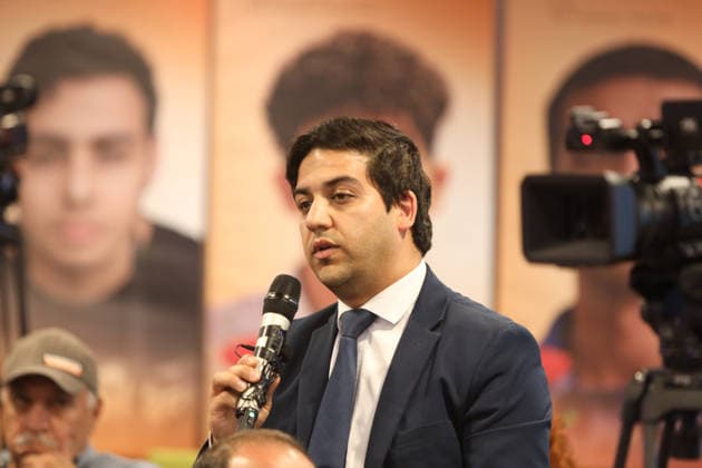 May 29, 2026, Brussels, Belgium: Human Rights activist Pouya Legzian gestures while holding a microphone and addressing the panel from the floor during the conference. Representatives of Iranian youth communities from across Europe gathered for a press conference in Brussels titled Iran: Wave of Political Executions The EU™s Responsibility & Policy Options. During the event, human rights activists and youth association leaders presented a joint statement signed by over 1,000 young Iranians calling on the European Union to halt political executions in Iran, recognize the Iranian people s right to democratic change, and support the upcoming international demonstration in Paris on June 20. Brussels Belgium - ZUMAs197 20260529_aaa_s197_161 Copyright: xSiavoshxHosseinix