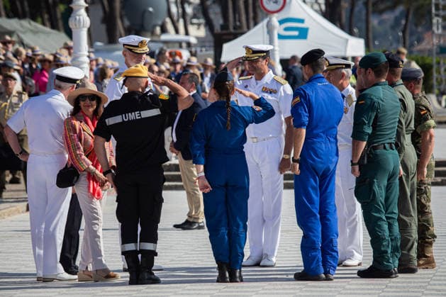 The King presides over the naval review and the dynamic exhibition on the occasion of the Armed Forces Day King Felipe VI and the Minister of Defense, Margarita Robles, during the naval review and the dynamic exhibition on the occasion of the Armed Forces Day, on May 29, 2026, in Vigo, Pontevedra, Galicia Spain On the occasion of the Armed Forces Day 2026, the King presided over the naval review in which ships of the Navy and the Civil Guard sailed along the Ría de Vigo, the King presided over the naval review in which ships of the Navy and the Civil Guard sailed along the Vigo estuary and then moved to Samil Beach to attend the dynamic exhibition of naval air capabilities, which included maneuvers by the means of the Army, the Navy, the S  Copyright: xAdrianxIragox 7559446