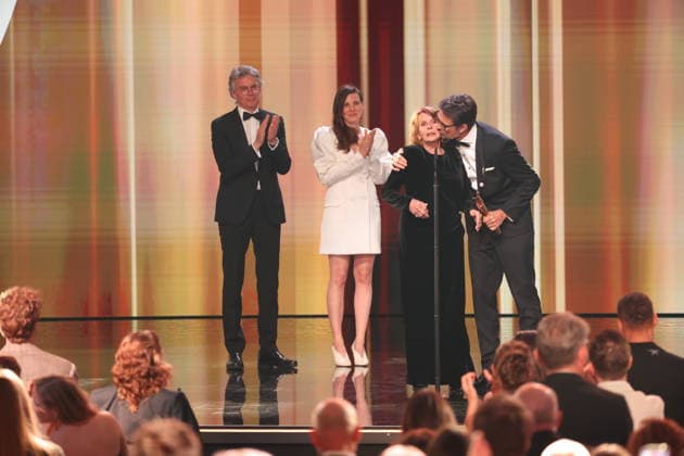 DEUTSCHER FILMPREIS 2026 - SHOW Ingo Fliess, Mia Maariel Meyer u. Simon Verhoeven Laudator:innen und Senta Berger Â· ACH, DIESE LÜCKE, DIESE ENTSETZLICHE LÜCKE - BESTE WEIBLICHE HAUPTROLLE bei der Verleihung DEUTSCHER FILMPREIS 2026 in Berlin *** GERMAN FILM AWARD 2026 SHOW Ingo Fliess, Mia Maariel Meyer u Simon Verhoeven Laudator inside and Senta Berger Â- ACH, DIESE LÜCKE, DIESE ENTSETZLICHE LÜCKE BESTE WEIBLICHE HAUPTROLLE at the DEUTSCHER FILMPREIS 2026 award ceremony in Berlin Copyright: xEventpressxFuhrx