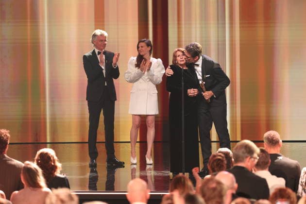 DEUTSCHER FILMPREIS 2026 - SHOW Ingo Fliess, Mia Maariel Meyer u. Simon Verhoeven Laudator:innen und Senta Berger Â· ACH, DIESE LÜCKE, DIESE ENTSETZLICHE LÜCKE - BESTE WEIBLICHE HAUPTROLLE bei der Verleihung DEUTSCHER FILMPREIS 2026 in Berlin *** GERMAN FILM AWARD 2026 SHOW Ingo Fliess, Mia Maariel Meyer u Simon Verhoeven Laudator inside and Senta Berger Â- ACH, DIESE LÜCKE, DIESE ENTSETZLICHE LÜCKE BESTE WEIBLICHE HAUPTROLLE at the DEUTSCHER FILMPREIS 2026 award ceremony in Berlin Copyright: xEventpressxFuhrx