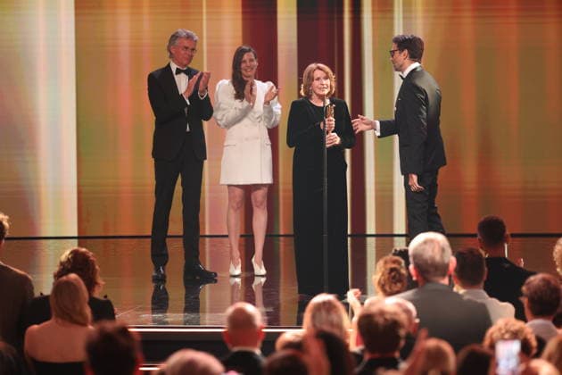 DEUTSCHER FILMPREIS 2026 - SHOW Ingo Fliess, Mia Maariel Meyer u. Simon Verhoeven Laudator:innen und Senta Berger Â· ACH, DIESE LÜCKE, DIESE ENTSETZLICHE LÜCKE - BESTE WEIBLICHE HAUPTROLLE bei der Verleihung DEUTSCHER FILMPREIS 2026 in Berlin *** GERMAN FILM AWARD 2026 SHOW Ingo Fliess, Mia Maariel Meyer u Simon Verhoeven Laudator inside and Senta Berger Â- ACH, DIESE LÜCKE, DIESE ENTSETZLICHE LÜCKE BESTE WEIBLICHE HAUPTROLLE at the DEUTSCHER FILMPREIS 2026 award ceremony in Berlin Copyright: xEventpressxFuhrx