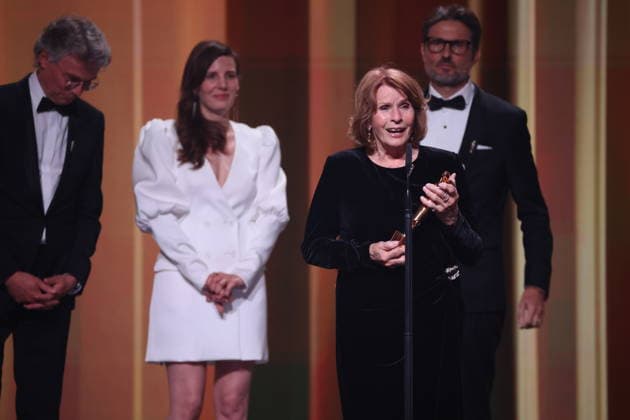 DEUTSCHER FILMPREIS 2026 - SHOW Ingo Fliess, Mia Maariel Meyer u. Simon Verhoeven Laudator:innen und Senta Berger Â· ACH, DIESE LÜCKE, DIESE ENTSETZLICHE LÜCKE - BESTE WEIBLICHE HAUPTROLLE bei der Verleihung DEUTSCHER FILMPREIS 2026 in Berlin *** GERMAN FILM AWARD 2026 SHOW Ingo Fliess, Mia Maariel Meyer u Simon Verhoeven Laudator inside and Senta Berger Â- ACH, DIESE LÜCKE, DIESE ENTSETZLICHE LÜCKE BESTE WEIBLICHE HAUPTROLLE at the DEUTSCHER FILMPREIS 2026 award ceremony in Berlin Copyright: xEventpressxFuhrx