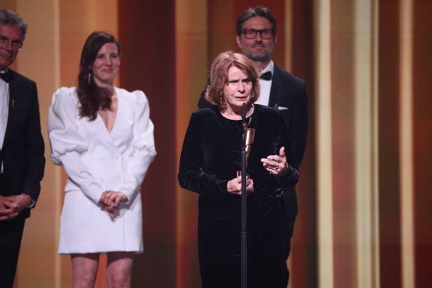 DEUTSCHER FILMPREIS 2026 - SHOW Ingo Fliess, Mia Maariel Meyer u. Simon Verhoeven Laudator:innen und Senta Berger Â· ACH, DIESE LÜCKE, DIESE ENTSETZLICHE LÜCKE - BESTE WEIBLICHE HAUPTROLLE bei der Verleihung DEUTSCHER FILMPREIS 2026 in Berlin *** GERMAN FILM AWARD 2026 SHOW Ingo Fliess, Mia Maariel Meyer u Simon Verhoeven Laudator inside and Senta Berger Â- ACH, DIESE LÜCKE, DIESE ENTSETZLICHE LÜCKE BESTE WEIBLICHE HAUPTROLLE at the DEUTSCHER FILMPREIS 2026 award ceremony in Berlin Copyright: xEventpressxFuhrx