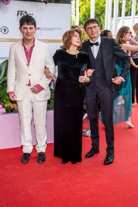 ABB FILMPREIS- Senta Berger und ihr Sohn Simon Verhoeven zu Gast auf dem roten Teppich bei der Verleihung des Deutschen Filmpreis Lola 26 am Palais am Funkturm am 29.05.2026 in Berlin Berlin Deutschland *** ABB FILM AWARD Senta Berger and her son Simon Verhoeven on the red carpet at the German Film Award Lola 26 ceremony at Palais am Funkturm on May 29, 2026 in Berlin Berlin Germany