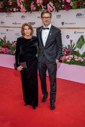ABB FILMPREIS- Senta Berger und ihr Sohn Simon Verhoeven zu Gast auf dem roten Teppich bei der Verleihung des Deutschen Filmpreis Lola 26 am Palais am Funkturm am 29.05.2026 in Berlin Berlin Deutschland *** ABB FILM AWARD Senta Berger and her son Simon Verhoeven on the red carpet at the German Film Award Lola 26 ceremony at Palais am Funkturm on May 29, 2026 in Berlin Berlin Germany