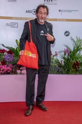 ABB FILMPREIS- Thorsten Merten Union Berlin Fan Beutelzu Gast auf dem roten Teppich bei der Verleihung des Deutschen Filmpreis Lola 26 am Palais am Funkturm am 29.05.2026 in Berlin Berlin Deutschland *** ABB FILMPREIS Thorsten Merten Union Berlin Fan Beutelas a guest on the red carpet at the German Film Award Lola 26 ceremony at Palais am Funkturm on 29 05 2026 in Berlin Berlin Germany