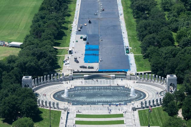 Workers continue to paint the Reflecting Pool in front of Lincoln Memorial in Washington, DC on Friday, May 29, 2026. The repainting of the landmark is part of President Donald Trump s effort to repair Washington landmarks in preparation for the country s 250th birthday this summer.  WAP20260529051 AARONxSCHWARTZ