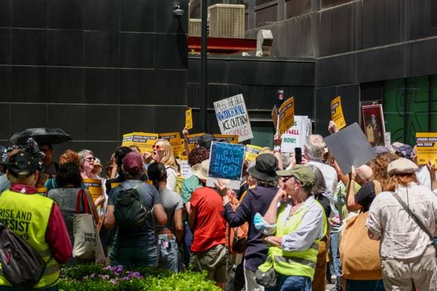 New York, NY- May 29: No Police and ICE Collusion Protest in front Of Gov. Kathy Hochul Midtown Office on May 29, 2026 Credit: Camara Porter USA  - ZUMAa123 20260529_zaa_a123_045 Copyright: xAdMediax