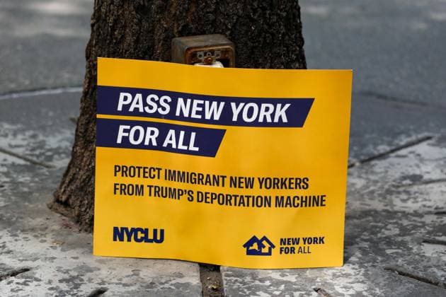 New York, NY- May 29: No Police and ICE Collusion Protest in front Of Gov. Kathy Hochul Midtown Office on May 29, 2026 Credit: Camara Porter USA  - ZUMAa123 20260529_zaa_a123_067 Copyright: xAdMediax