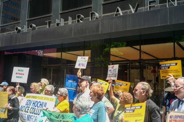 New York, NY- May 29: No Police and ICE Collusion Protest in front Of Gov. Kathy Hochul Midtown Office on May 29, 2026 Credit: Camara Porter USA - ZUMAa123 20260529_zaa_a123_049 Copyright: xAdMediax