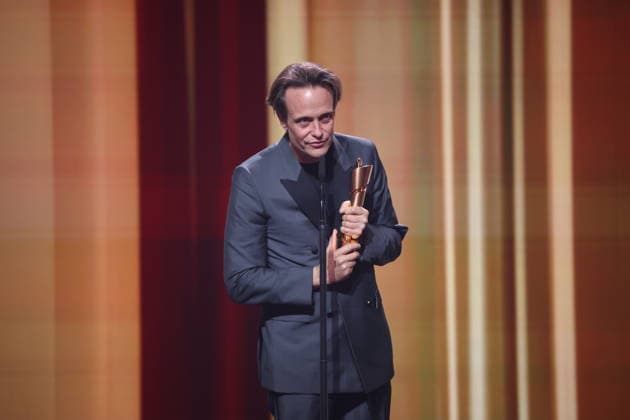 DEUTSCHER FILMPREIS 2026 - SHOW Laudator und August Diehl Â· DAS VERSCHWINDEN DES JOSEF MENGELE - BESTE MÄNNLICHE HAUPTROLLE bei der Verleihung DEUTSCHER FILMPREIS 2026 in Berlin *** DEUTSCHER FILMPREIS 2026 SHOW Laudator and August Diehl Â- DAS VERSCHWINDEN DES JOSEF MENGELE BESTE MÄNNLICHE HAUPTROLLE at the DEUTSCHER FILMPREIS 2026 award ceremony in Berlin Copyright: xEventpressxFuhrx