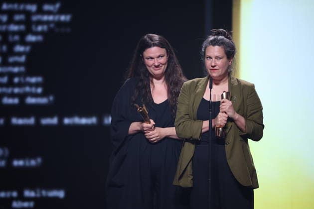 DEUTSCHER FILMPREIS 2026 - SHOW Mascha Schilinski, Louise Peter Â· IN DIE SONNE SCHAUEN - BESTES DREHBUCH bei der Verleihung DEUTSCHER FILMPREIS 2026 in Berlin *** GERMAN FILM AWARD 2026 SHOW Mascha Schilinski, Louise Peter Â- IN DIE SONNE SCHAUEN BEST SCREENWRITING at the GERMAN FILM AWARD 2026 ceremony in Berlin Copyright: xEventpressxFuhrx