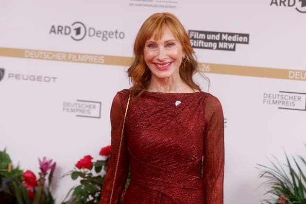 29.05.2026, Andrea Sawatzki, mit Abzeichen Hands protection Star of David, bei der Verleihung des Deutscher Filmpreis, 2026, Lola, in Berlin, Roter Teppich, *** 29 05 2026, Andrea Sawatzki, with badge Hands protection Star of David, at the award ceremony of the German Film Award, 2026, Lola, in Berlin, Red Carpet,
