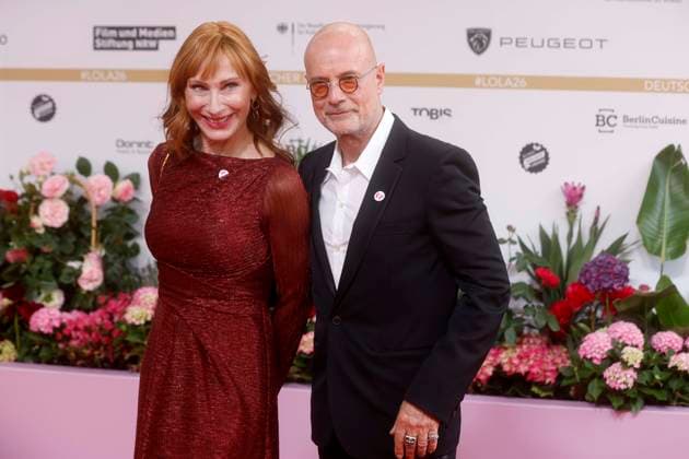 29.05.2026, Andrea Sawatzki, Christian Berkel, mit Abzeichen Hands protection Star of David, bei der Verleihung des Deutscher Filmpreis, 2026, Lola, in Berlin, Roter Teppich, *** 29 05 2026, Andrea Sawatzki, Christian Berkel, with badge Hands protection Star of David, at the award ceremony of the German Film Award, 2026, Lola, in Berlin, Red Carpet,