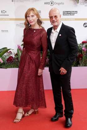 29.05.2026, Andrea Sawatzki, Christian Berkel, mit Abzeichen Hands protection Star of David, bei der Verleihung des Deutscher Filmpreis, 2026, Lola, in Berlin, Roter Teppich, *** 29 05 2026, Andrea Sawatzki, Christian Berkel, with badge Hands protection Star of David, at the award ceremony of the German Film Award, 2026, Lola, in Berlin, Red Carpet,