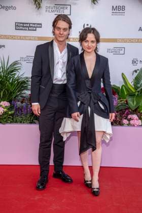 ABB FILMPREIS- Charlie Heaton und Lena Urzendowsky zu Gast auf dem roten Teppich bei der Verleihung des Deutschen Filmpreis Lola 26 am Palais am Funkturm am 29.05.2026 in Berlin Berlin Deutschland *** ABB FILMPREIS Charlie Heaton and Lena Urzendowsky as guests on the red carpet at the German Film Award Lola 26 at Palais am Funkturm on May 29, 2026 in Berlin Berlin Germany