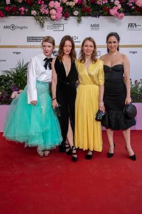 ABB FILMPREIS- Sarah Bauerett, Lavinia Wilson und Anna Brüggemann zu Gast auf dem roten Teppich bei der Verleihung des Deutschen Filmpreis Lola 26 am Palais am Funkturm am 29.05.2026 in Berlin Berlin Deutschland *** ABB FILMPREIS Sarah Bauerett, Lavinia Wilson and Anna Brüggemann as guests on the red carpet at the German Film Award Lola 26 ceremony at Palais am Funkturm on 29 05 2026 in Berlin Berlin Germany